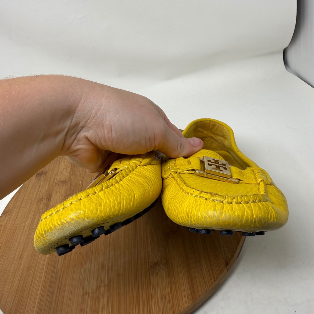 Tory Burch Driving Moccasin Yellow Pebble Leather Shoes Preppy Womens 9M - Picture 6 of 11